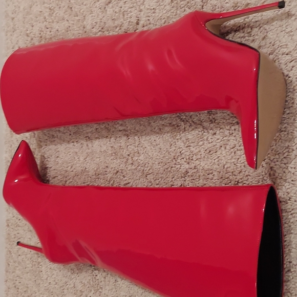 Boots - Picture 3 of 6